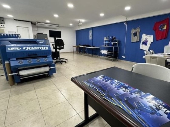 Interior del negocio de Brandon Textil